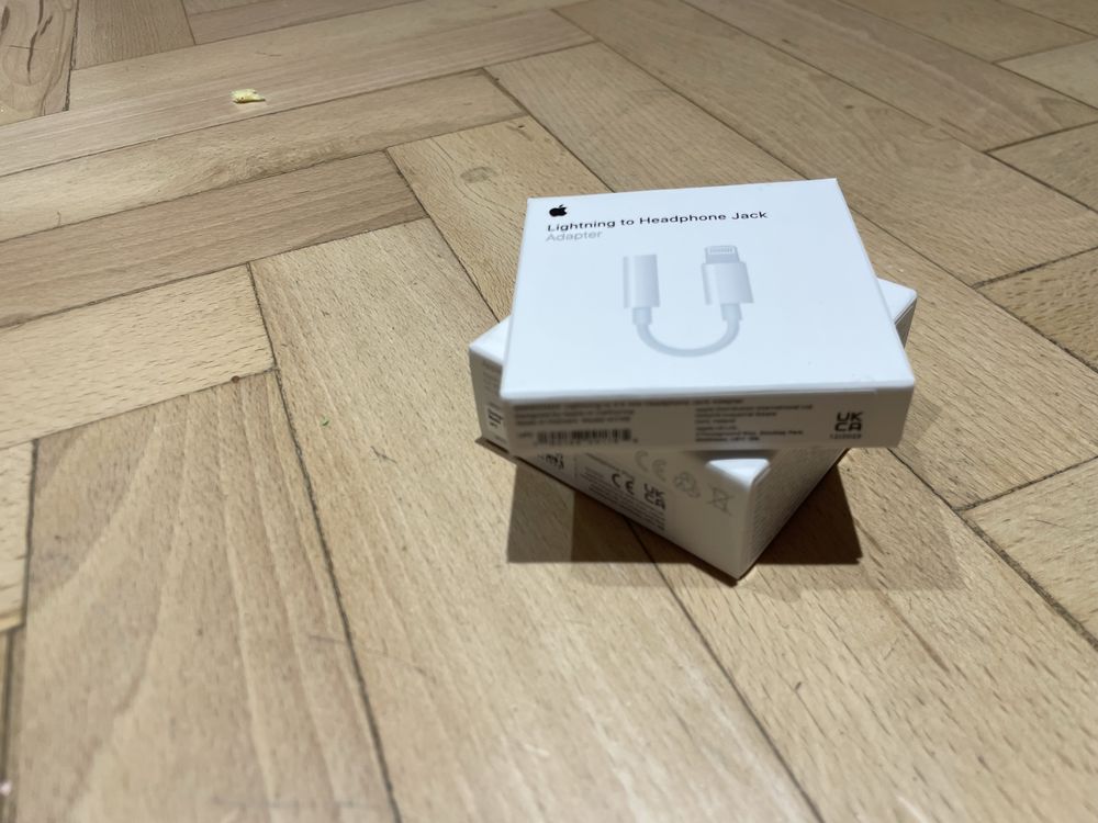 Pudełko apple earpods słuchawki i przejściówka lightning