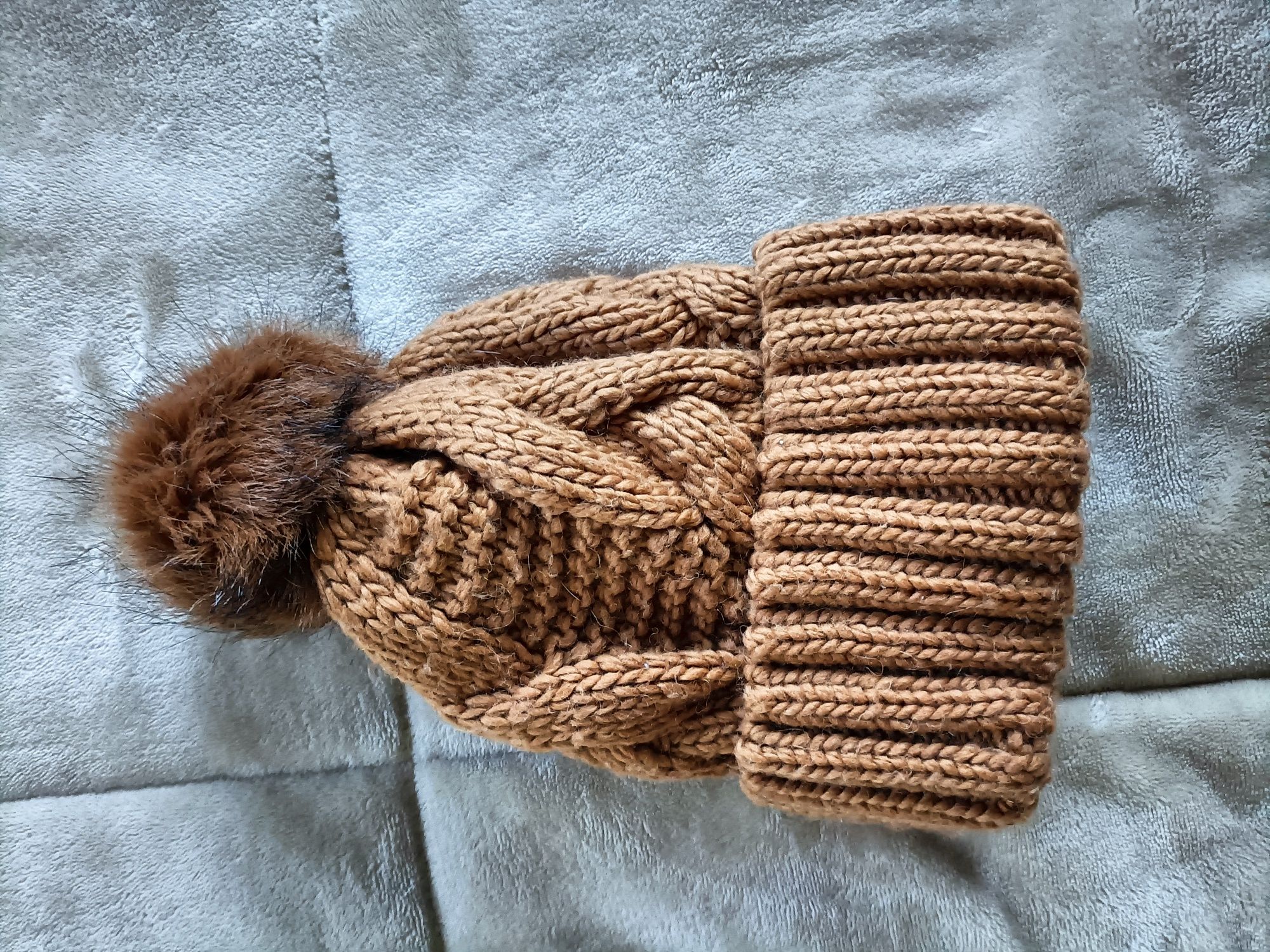 Gorro com pompom H&M