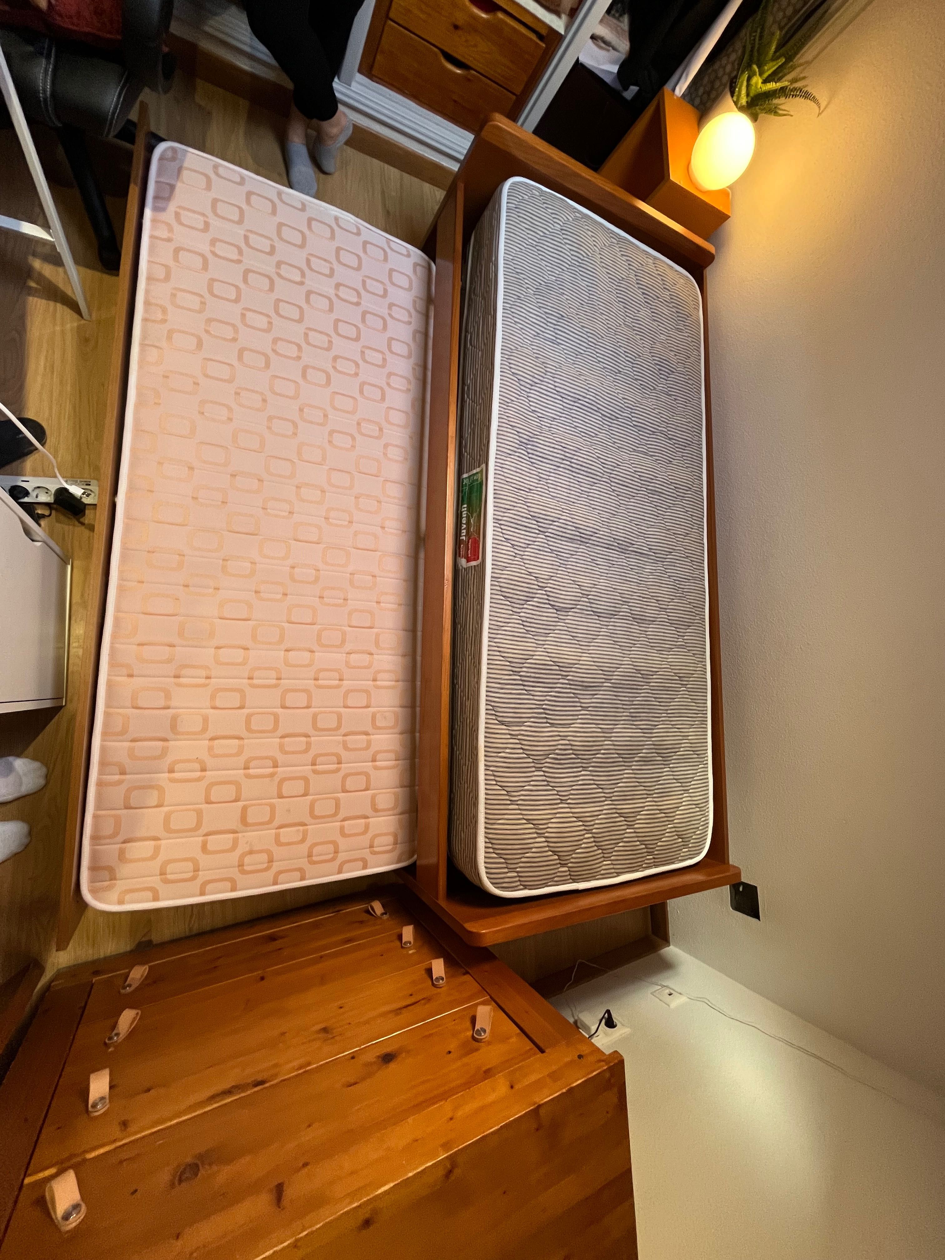 Cama de solteiro com cama por baixo com colchões