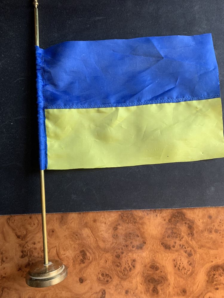 Флаг Украины с подставкой