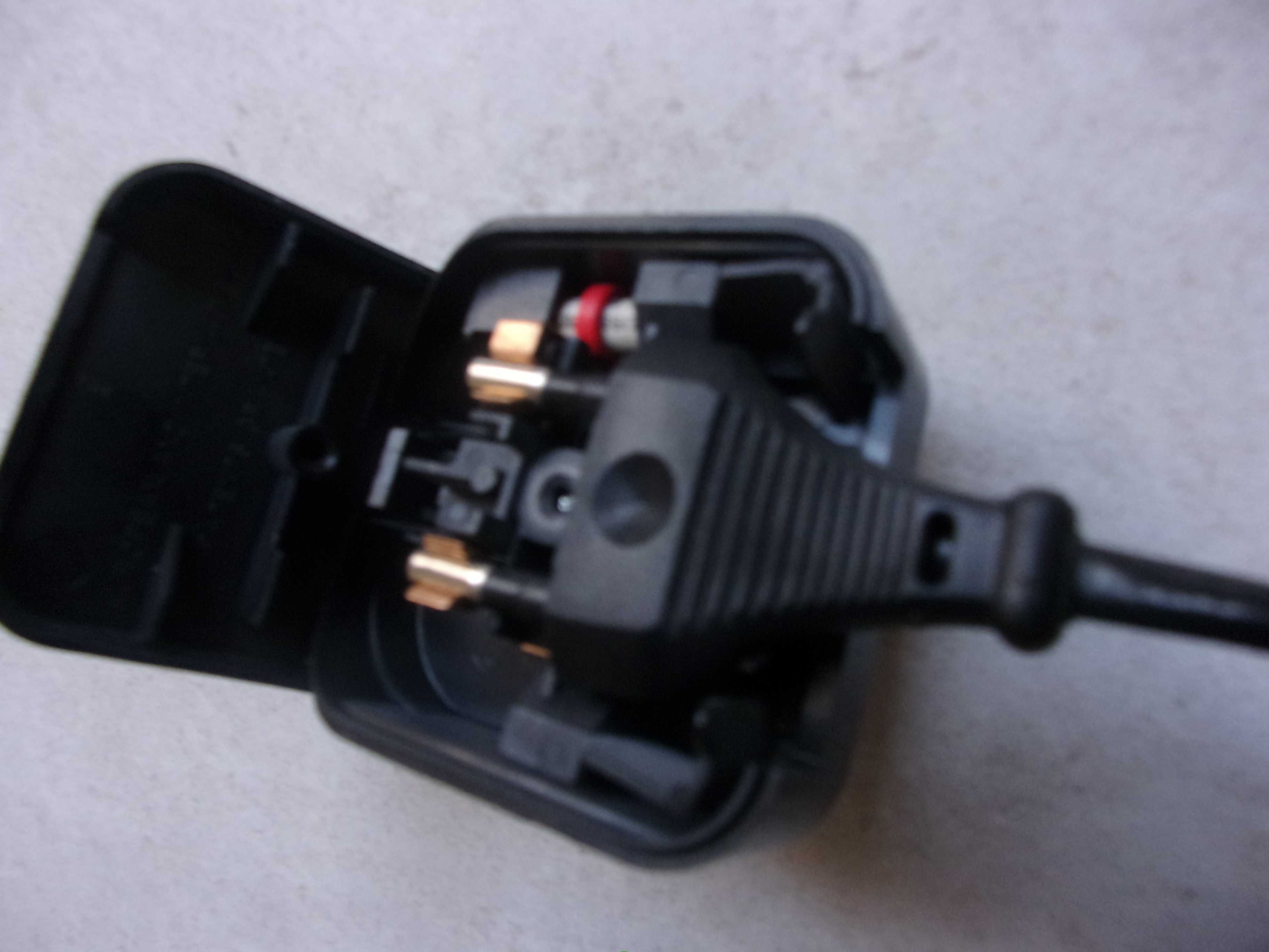 Adapter sieciowy FUSED z EU na UK czarny ANGIELSKI