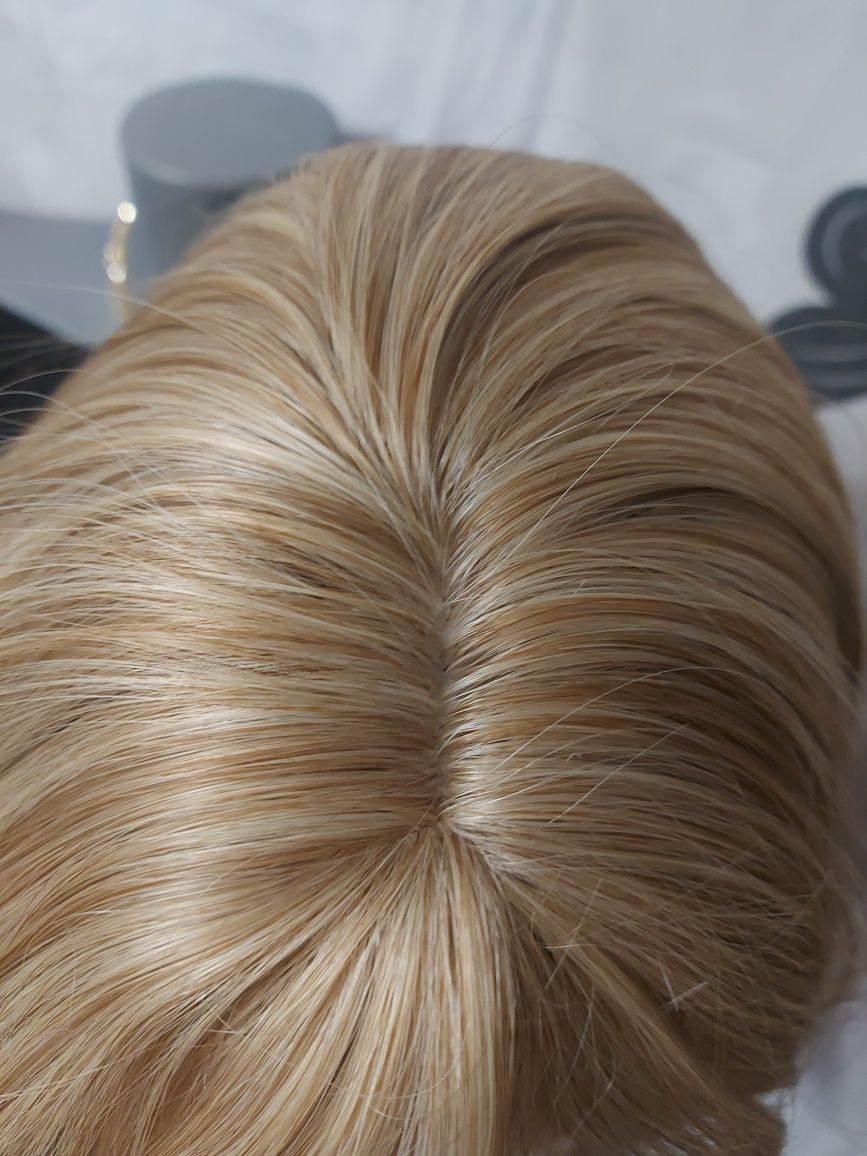 Peruka wlosy syntetyczne,  dłuższy bob blond z jaśniejszymi końcami