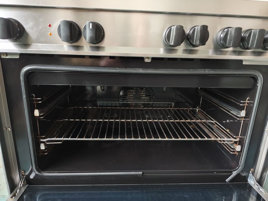 Професійна газова плита на 5 камфорок