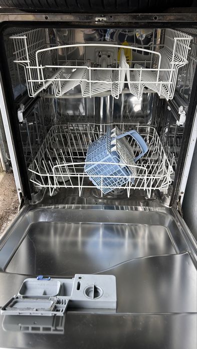 Máquina de Lavar Roupa Indesit – Avariada