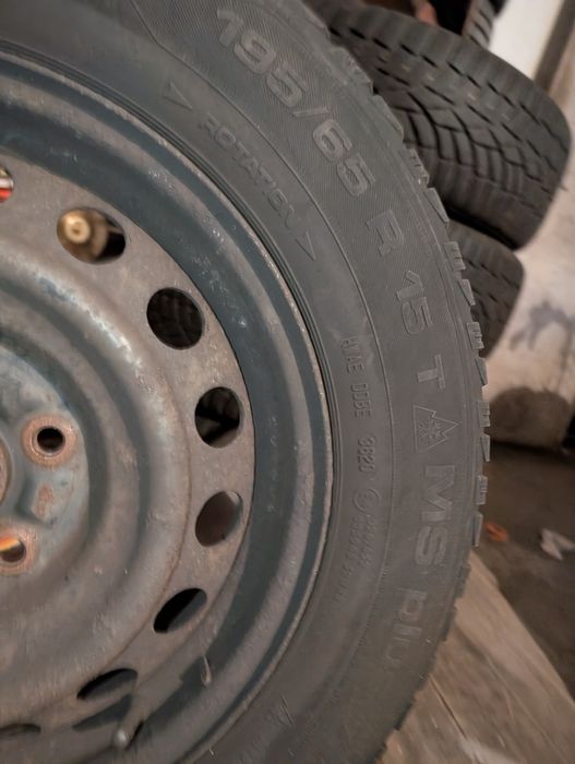 Komplet Koła zimowe 195/65R15 Uniroyal