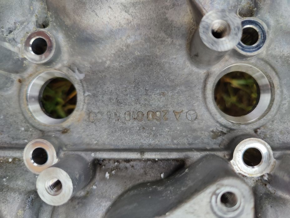 Pokrywa zaworów Mercedes 2.0 A35