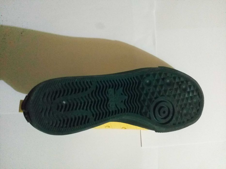 Sapatilhas ADIDAS modelo NIZZA (por ESTREAR)