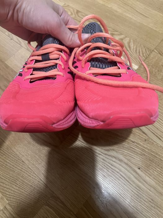 Asics кросовки 39,5 размер для бега и отдыха