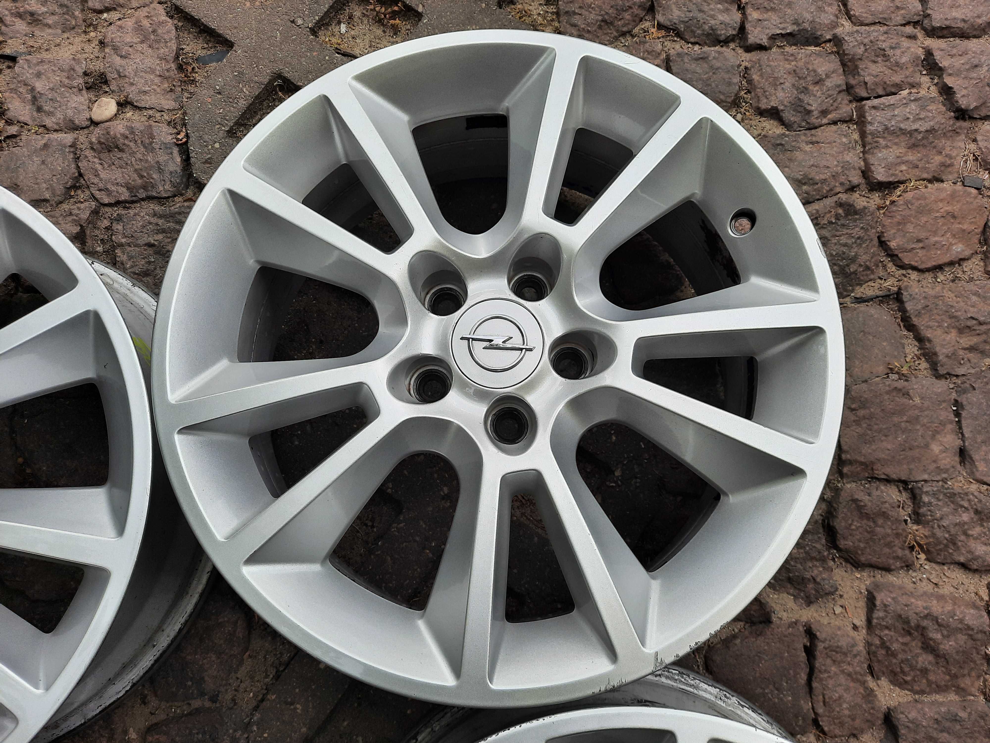 Oryginalne felgi aluminiowe OPEL 17" 5x110 Astra H Zafira B Meriva