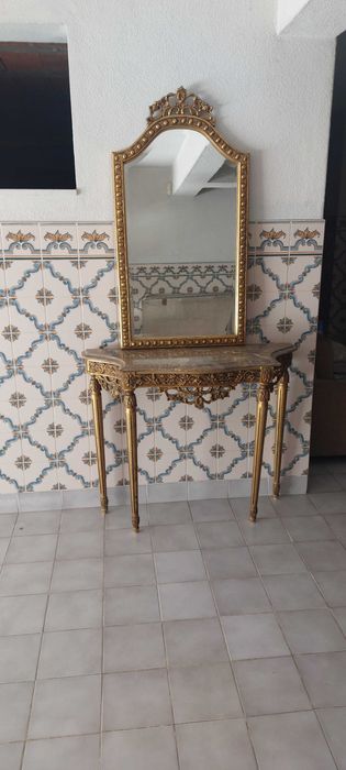 Consola com espelho