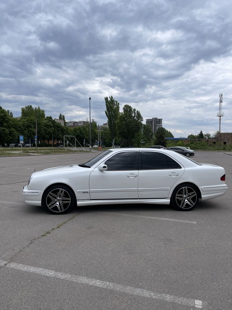 Mercedes E 210 AMG.ОБМЕН