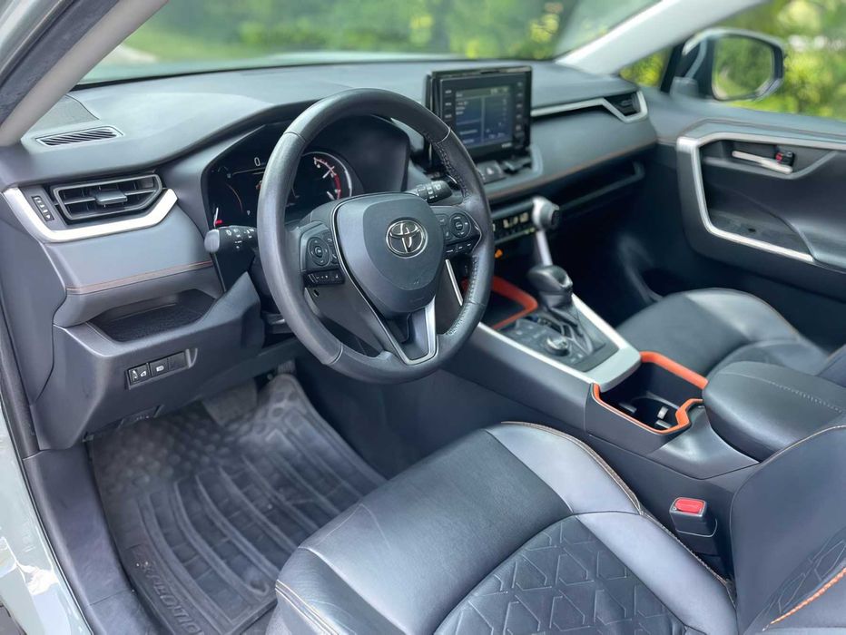 Toyota RAV4      2022