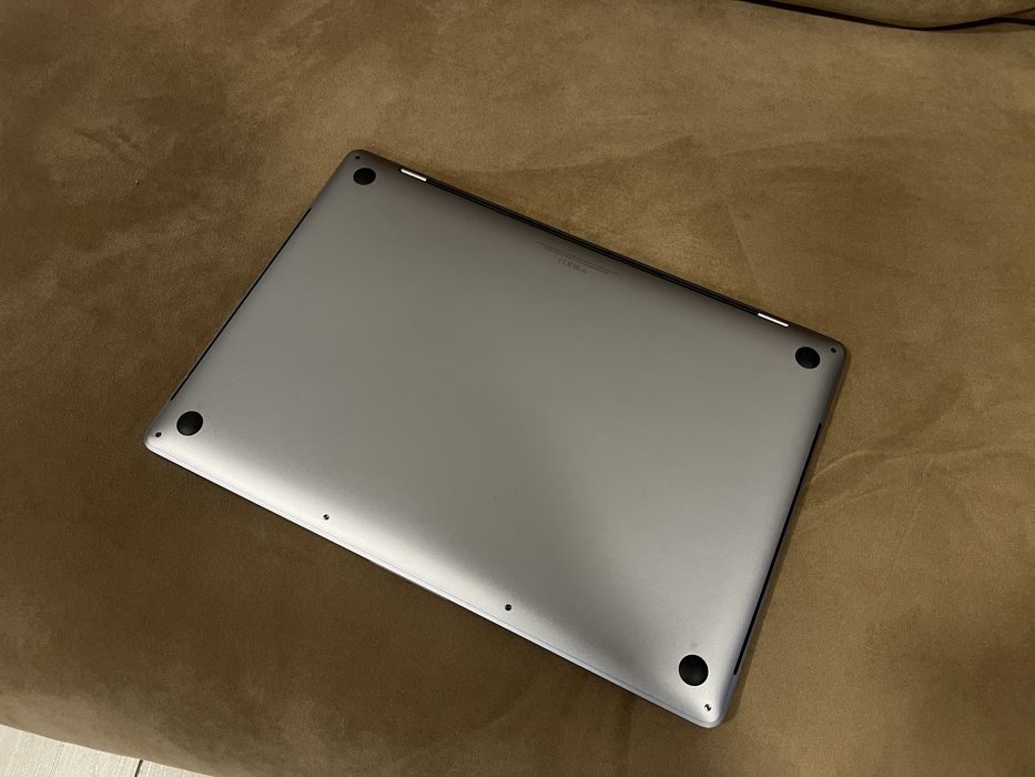 Macbook Pro 2019 16’ i9 32/1TB 8GB GPU