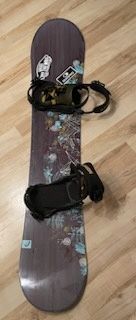 Deska snowboardowa z wiązaniami