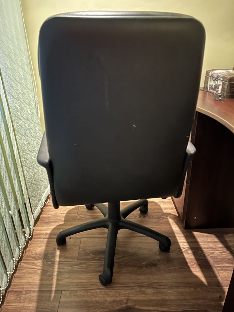 Офісне крісло, шкіряне