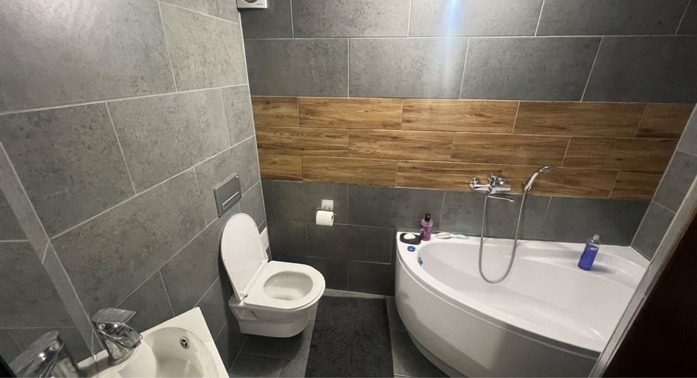 Продаж 3-кімнатної, дворівневої квартири у Луцьку