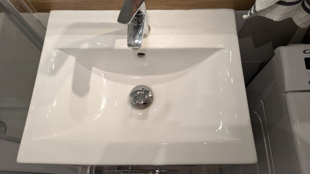 Zestaw umywalka z szafką i bateria