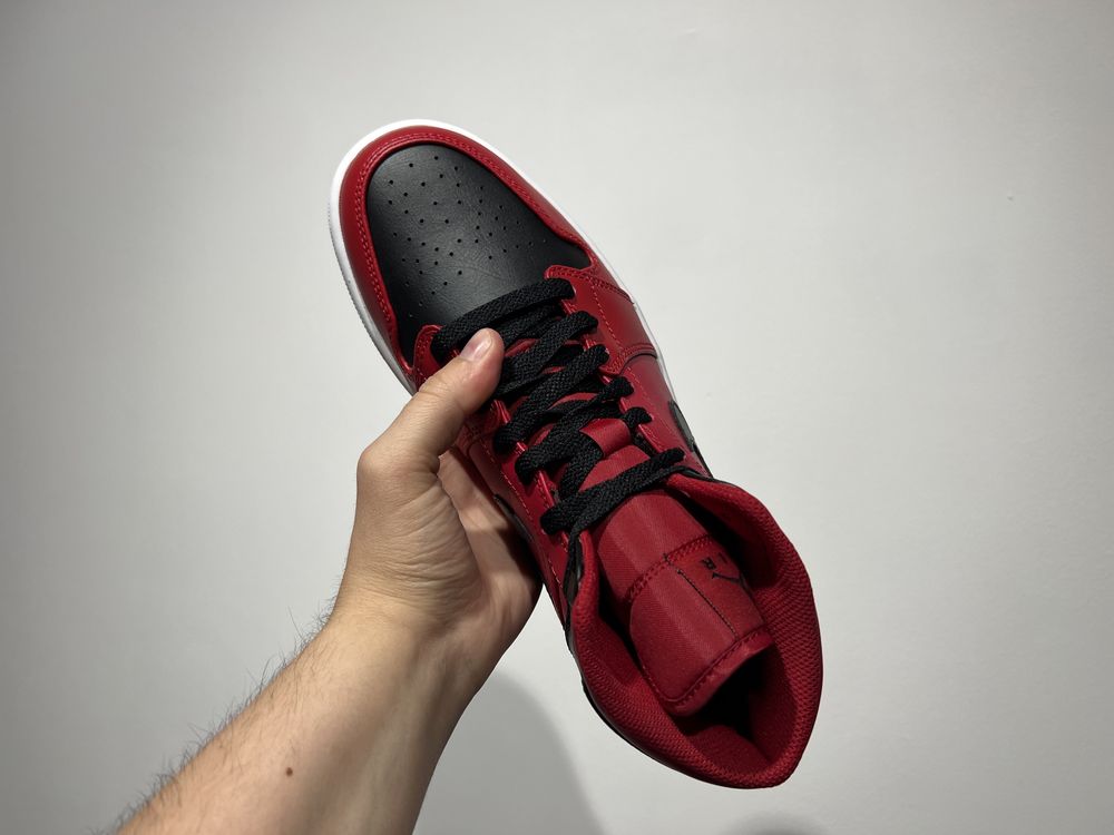 Кросівки Air Jordan 1 Mid 'Reverse Bred' 554724-660