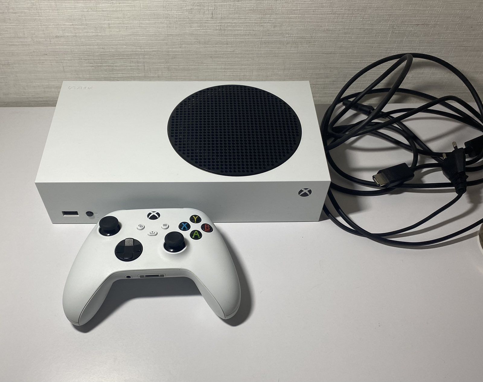 Продам консоль Xbox Series S 512