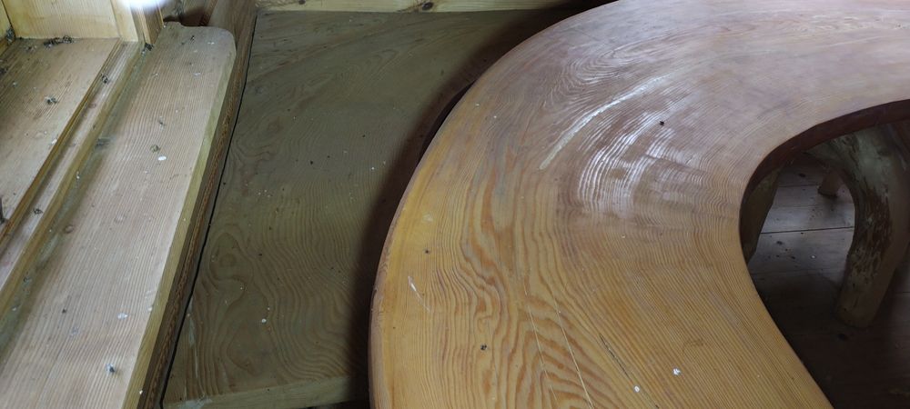 Nie typowy stół i ława z drzewa