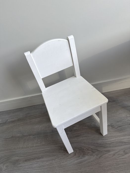Komplet stolik i 2 krzeselka drewnaine