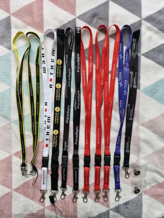 Smycze do kluczy, zawieszki, breloki, karabińczyki - 50 szt.