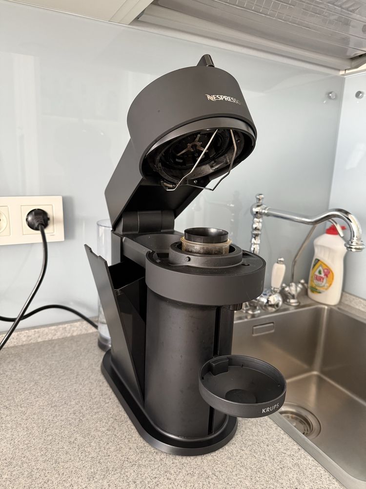 Капсульна кавомашина Nespresso Vertuo
