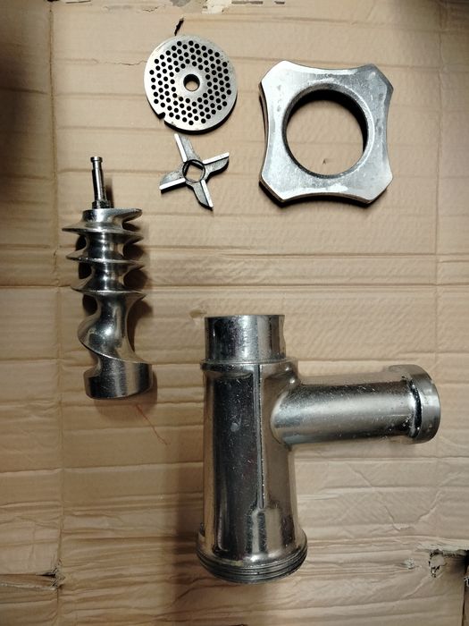 Maszynka do mięsa. Wilk. 1100W / 230V. Wsteczny bieg. Mocny sprzęt.