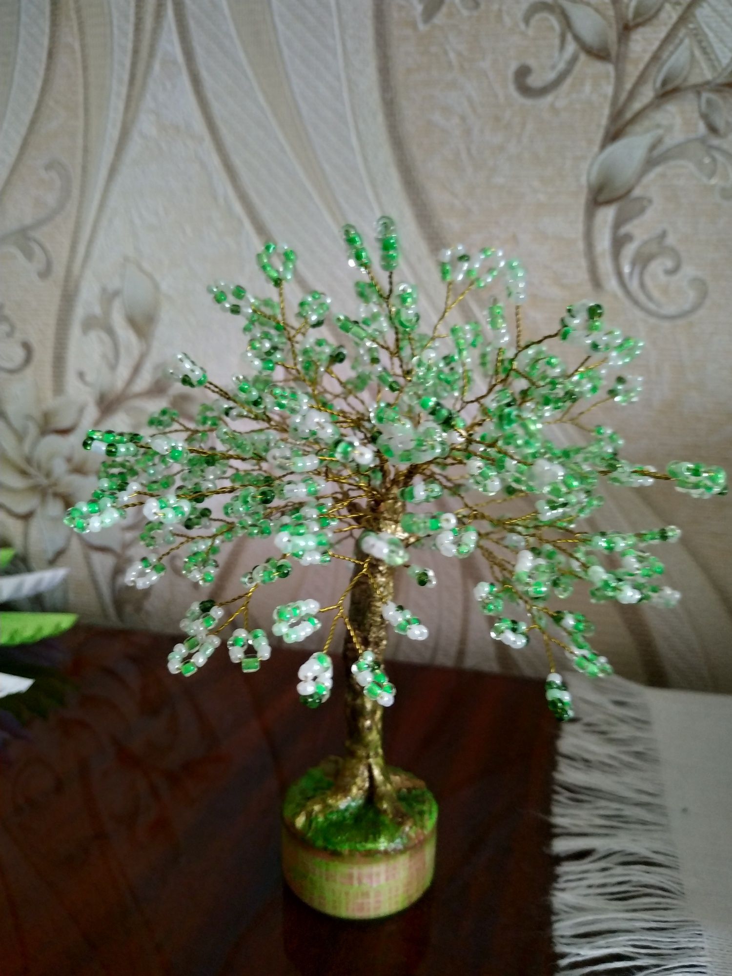 бисерное дерево весна