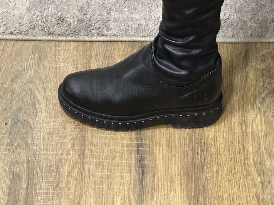 Жіночі шкіряні чорні ботфорди