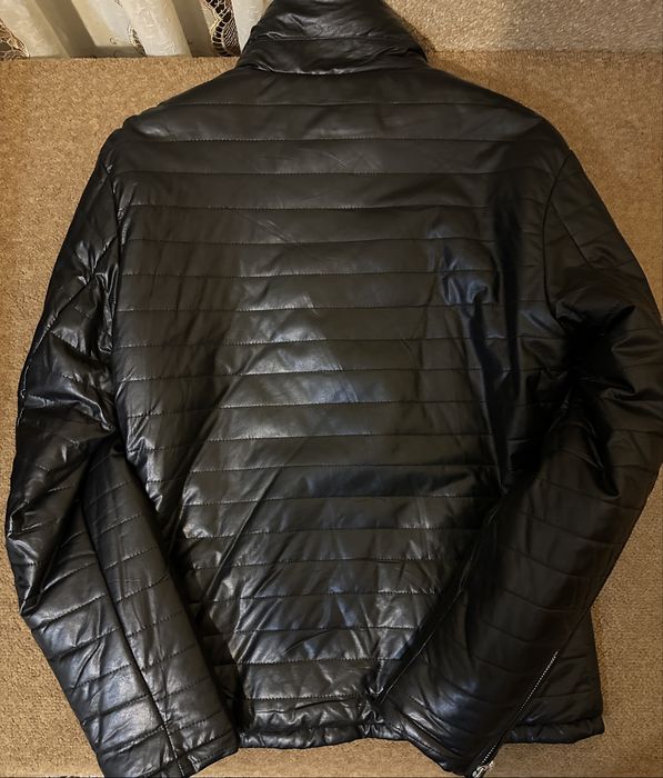 Продам шкіряну куртку на зиму, розмір М) стан 10/10