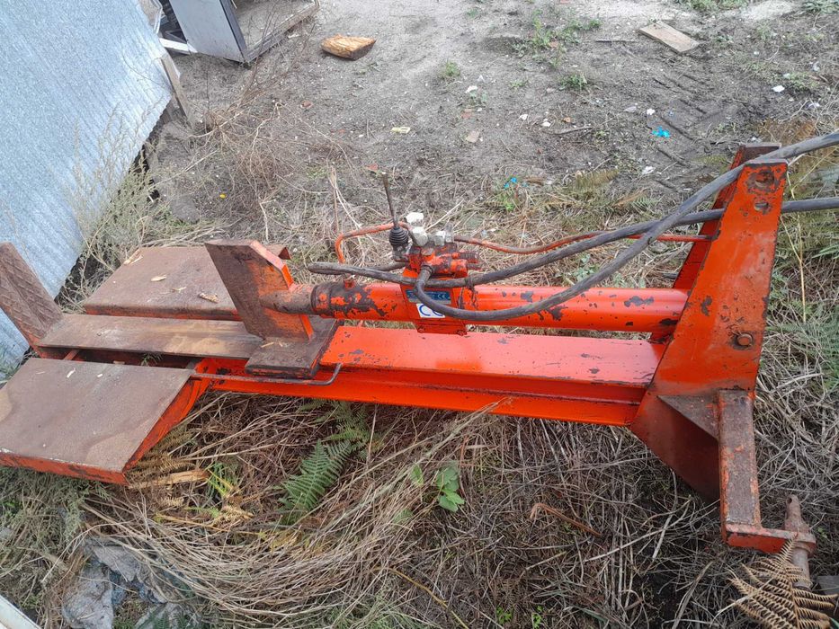 Rachador de lenha para trator