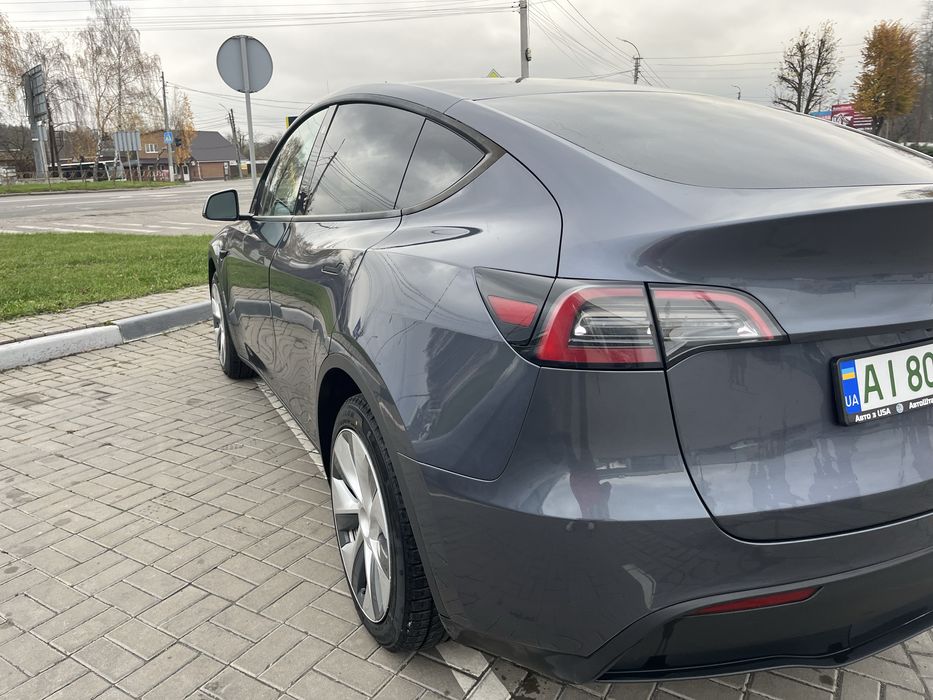 Продаю Tesla Model Y