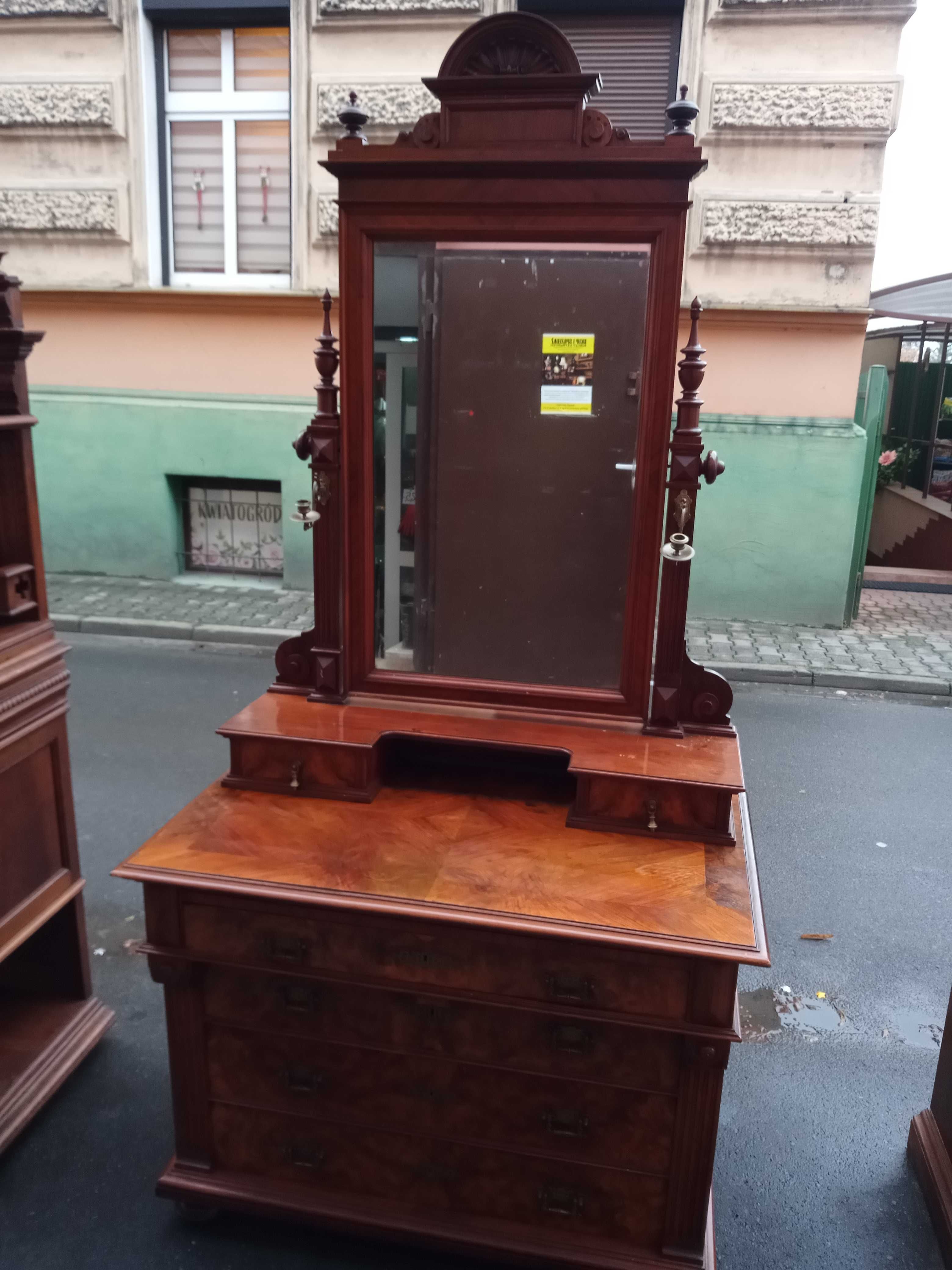 Toaletka z lustrem
