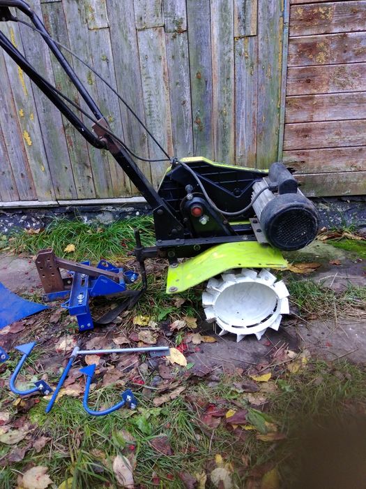 Электрокультиватор Grunfeld Т20ХЕ-2  2 кВт с навесным оборудованием.