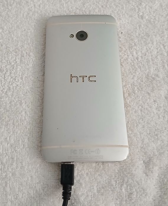 HTC Telémovel para peças ou arranjo modelo nas fotos