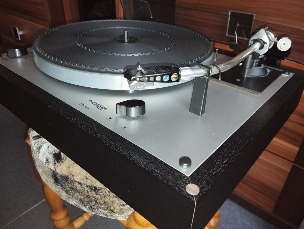 Gramofon Thorens TD 146