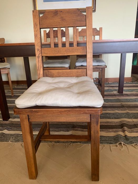 Mesa de madeira maciça com 4 cadeiras