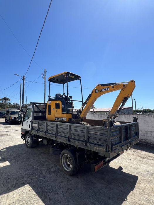 Aluguer de Maquina  Giratória 1500kg com manobrador.