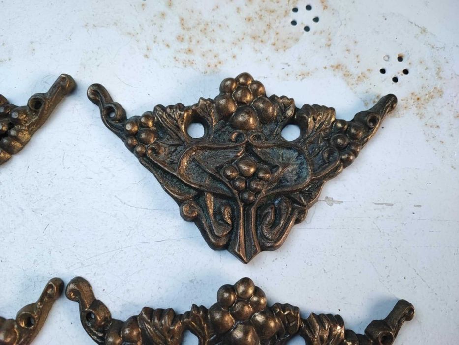 Stara mosiężna aplikacja do mebel,komoda,zegar itp.cena za 1 sztukę