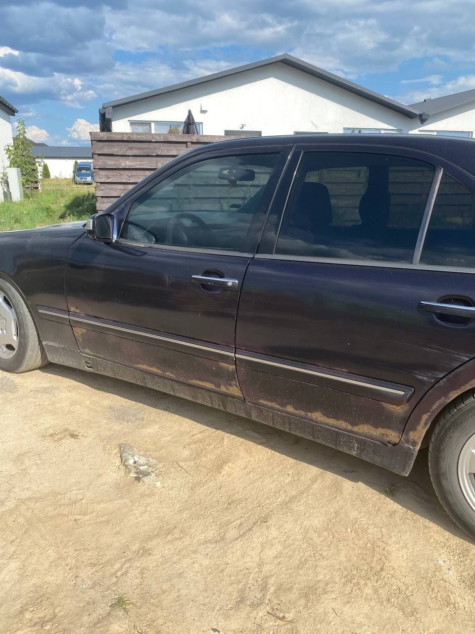Продам Мерседес w210. 2.7cdi. 2000 рік ціна 2400 $