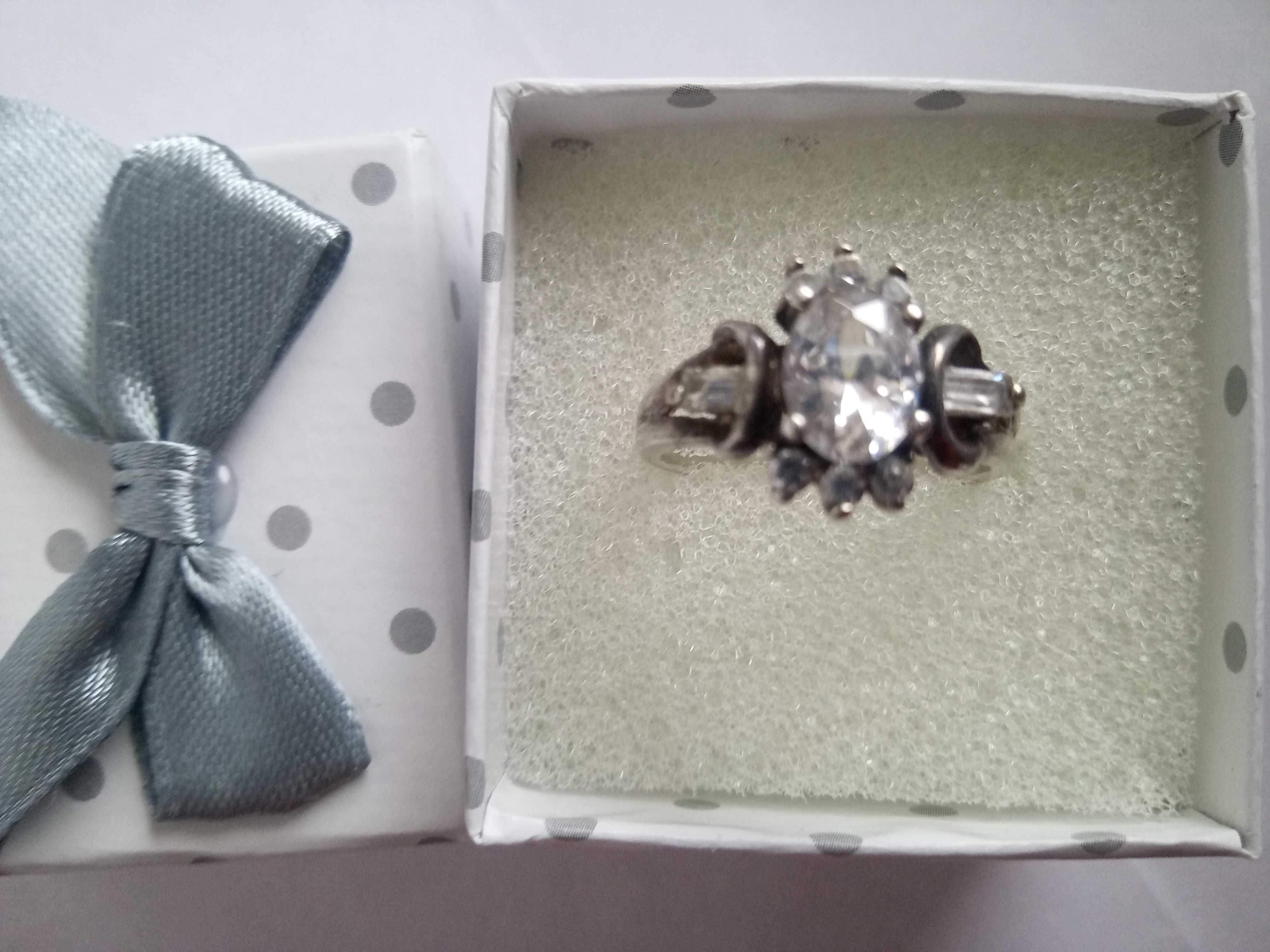 srebrny pierścionek z kryształami, srebro 925 Cena ostateczna