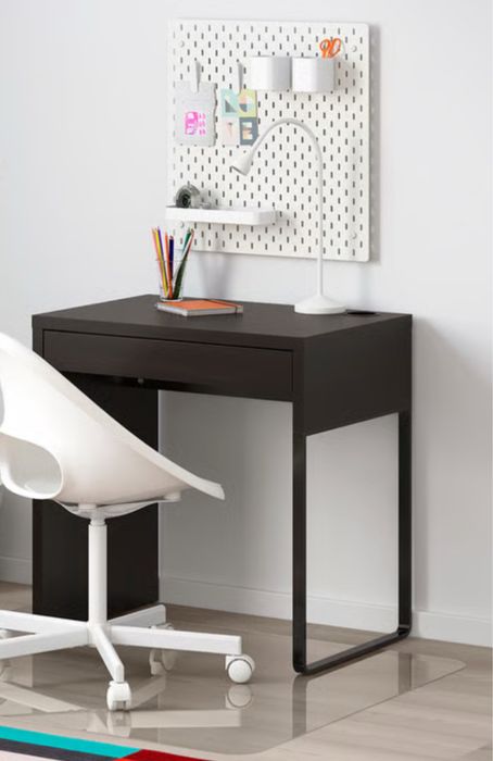 Secretária Micke Preta em Bom estado