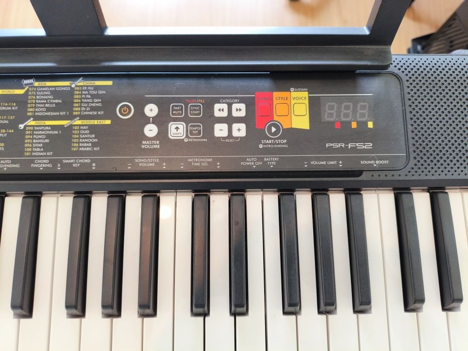Teclado Yamaha PSR-F52