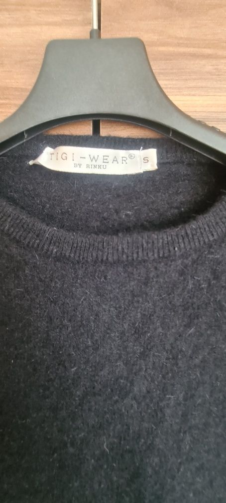 Sweter czarny wełniany S
