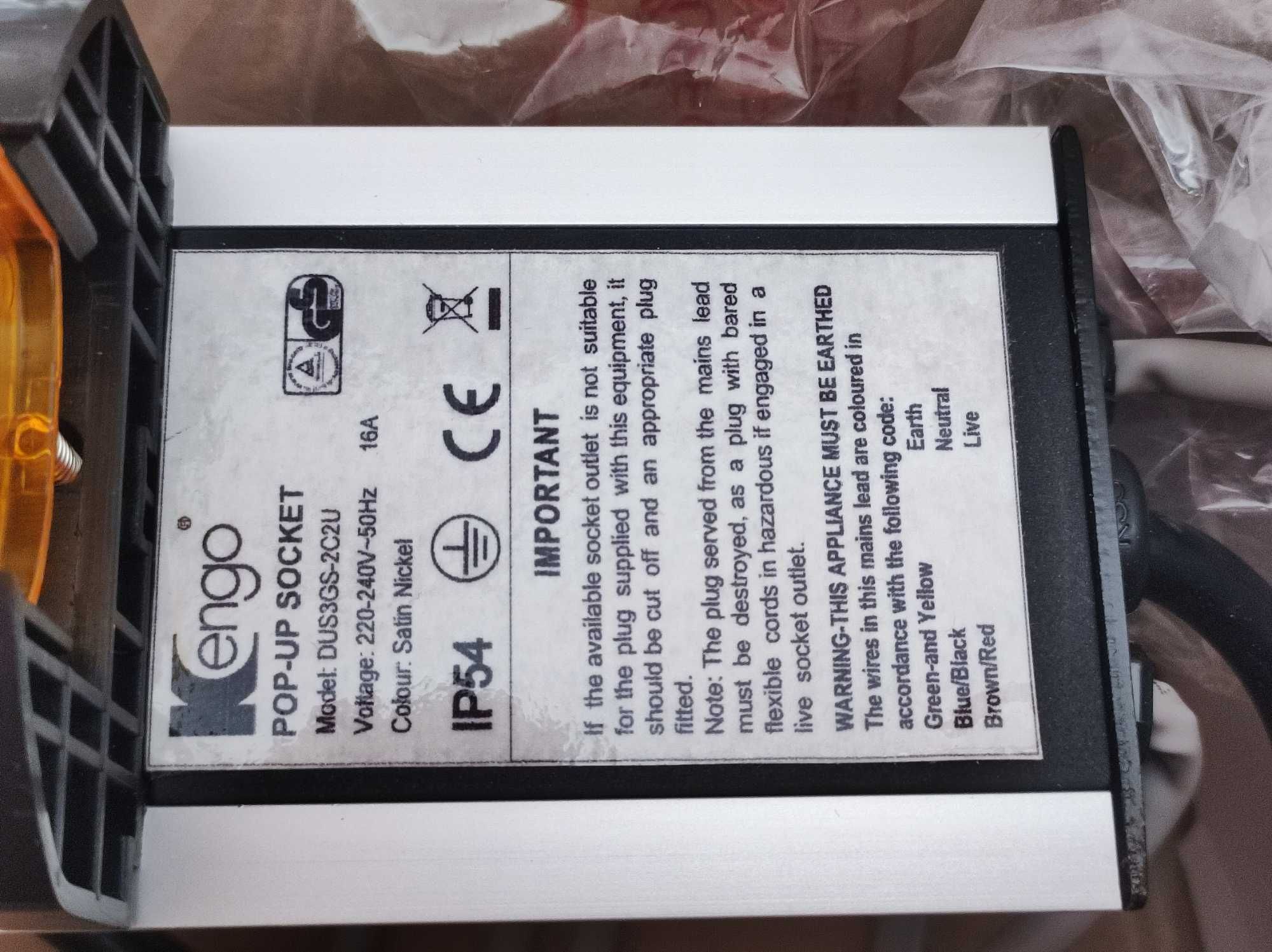 Gniazdo, Listwa Elektryczna blatowa Kengo srebrna 3 x gniazdo, 2 x USB