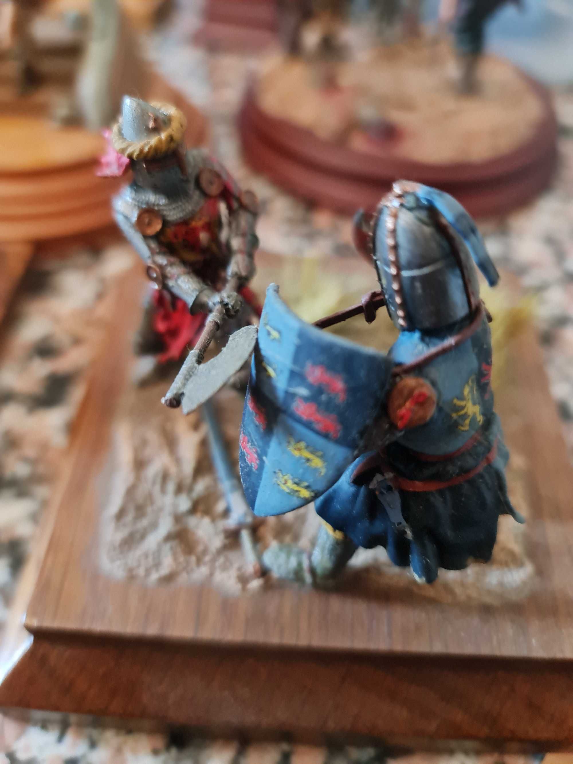 Soldados de chumbo pintados à mão  - Diorama medieval.