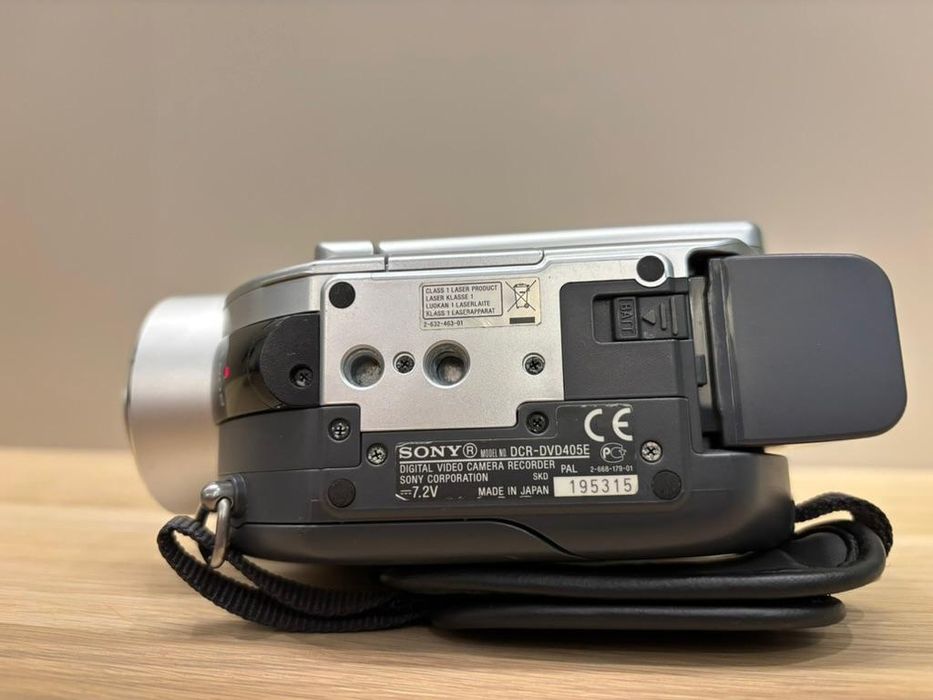 Відеокамера Sony DCR-DVD405E

Камера працює, в хорошому стані. В к