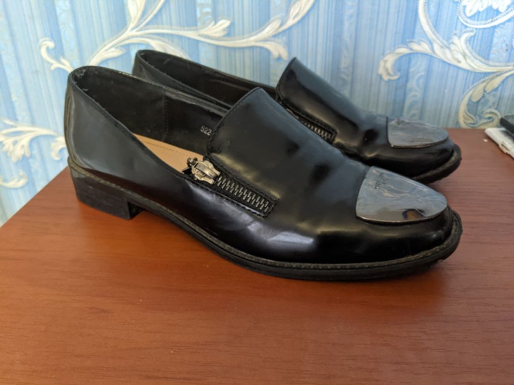 Продам, розмір 38, по устілці 24 см.