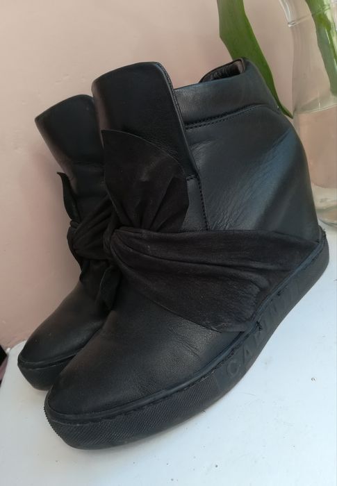 Sneakersy buty na koturnie Carrini 37 czarne